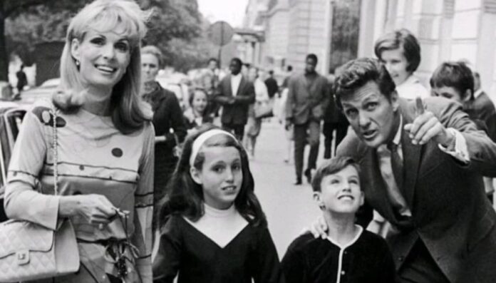 Robert Stack With Wife, Son And Daughter Robert Stack With Wife, Son And Daughter