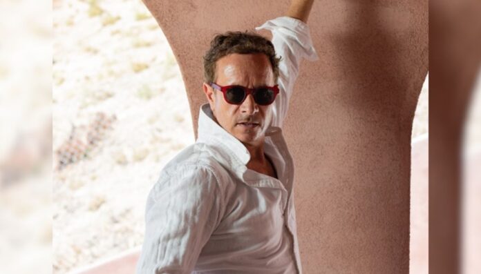 Pauly Shore is known for his roles in 1990s comedy films Pauly Shore is known for his roles in 1990s comedy films