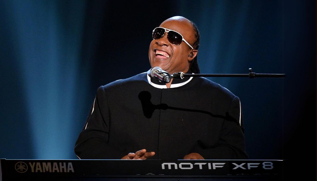 Debunking Stevie Wonder’s Plastic And Eye Surgery Rumor