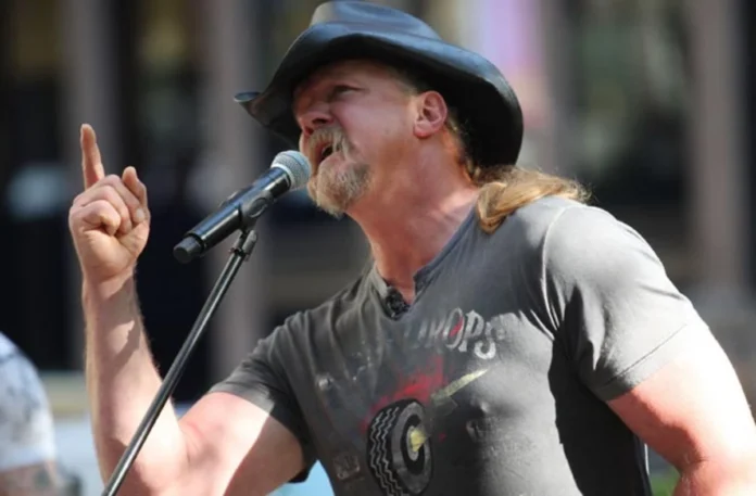 Trace Adkins Singing During A Concert Trace Adkins Singing During A Concert