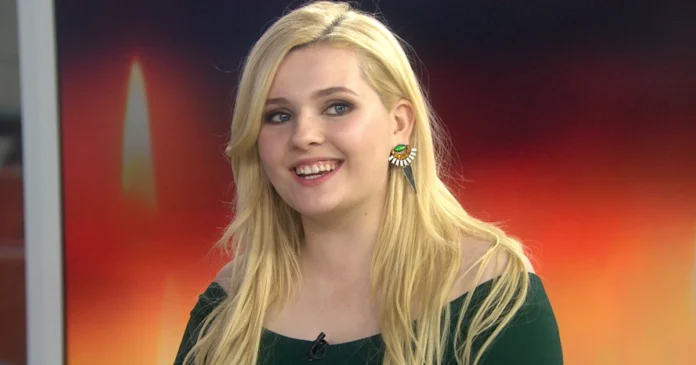 Abigail Breslin Smiling At The Camera Abigail Breslin Smiling At The Camera