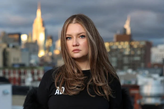 Anna Delvey is a fake heiress who is also a DWTS participant Anna-Delvey-Under-Plastic-Surgery-Allegations-After-Changes-In-Face-After-House-Arrest