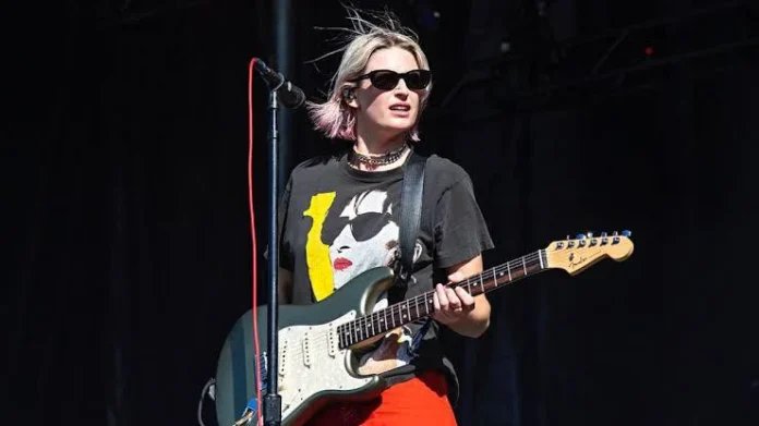 Emily Armsrong in a concert Emily Armsrong in a concert