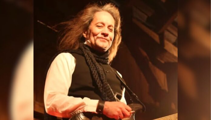 Jake E. Lee has built a net worth in millions from his successful music career Jake E. Lee has built a net worth in millions from his successful music career