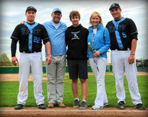 Leslie-with-her-husband-George-and-their-three-kids