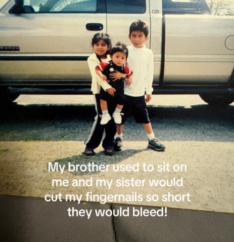 Yolanda Diaz with her two brothers