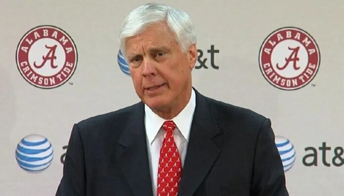 Bill Battle, former Alabama Athletics Director and Tennessee coach, had a multi-million-dollar net worth before his passing Bill Battle, former Alabama Athletics Director and Tennessee coach, had a multi-million-dollar net worth before his passing