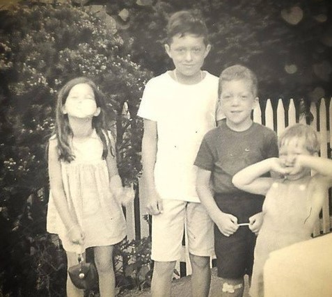 Valerie Bertinelli with her siblings