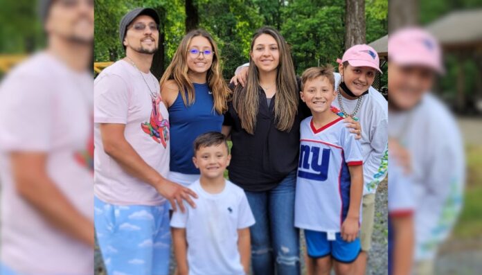 Vincent (Duddy) and Samantha (Moomy) with their four kids, Lexi, Mike, Chase, and Shawn Vincent (Duddy) and Samantha (Moomy) with their four kids, Lexi, Mike, Chase, and Shawn