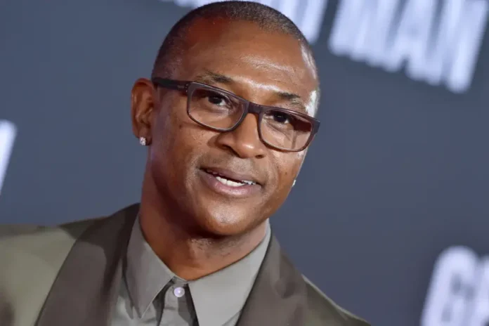 Tommy Davidson did not grow up with his biological parents but his white adopter mother. Tommy Davidson did not grow up with his biological parents but his white adopter mother.