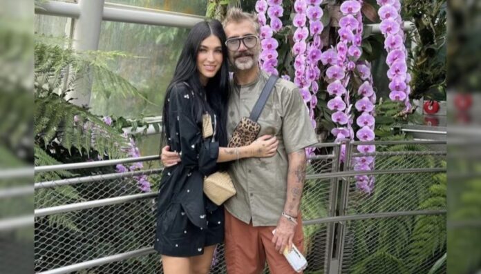 Alejandro Fernandez is currently dating his girlfriend, Karla Laveaga Alejandro Fernandez is currently dating his girlfriend, Karla Laveaga