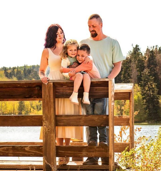 Ryan Broadhead with his wife, McKenzie Menlove Broadhead, and their two kids