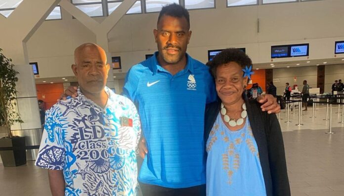 Josaia Raisuqe With His Parents Josaia Raisuqe With His Parents